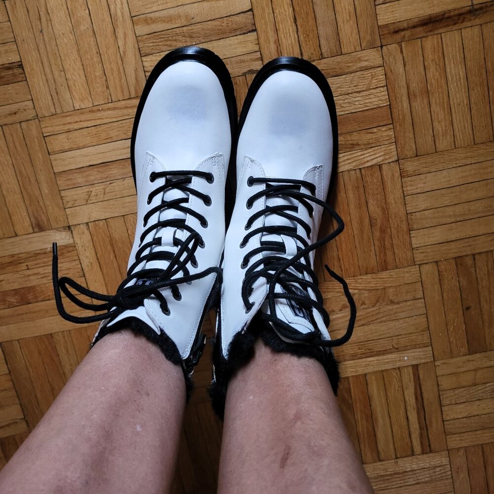 WOMENS  1993 NOWIE PLATFORM WINTER BOOTSOTS  ( NEW )